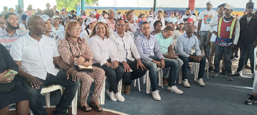 Autoridades sentadas