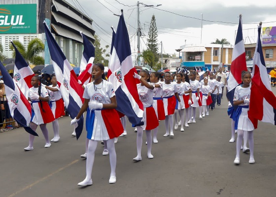 Con banderas 2 Independencia