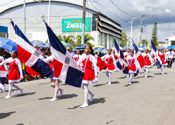 Con banderas Independencia