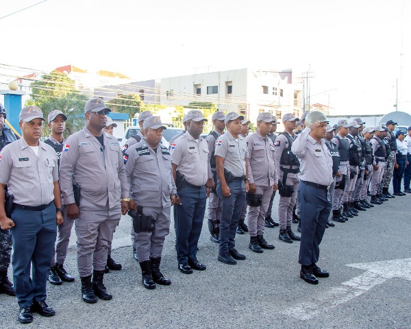 Policías en fila