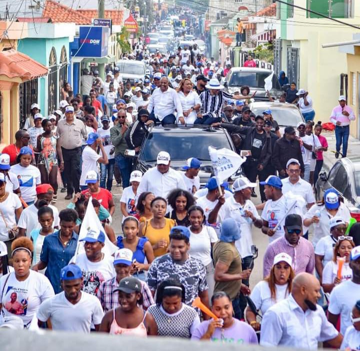 Caravana de lejos