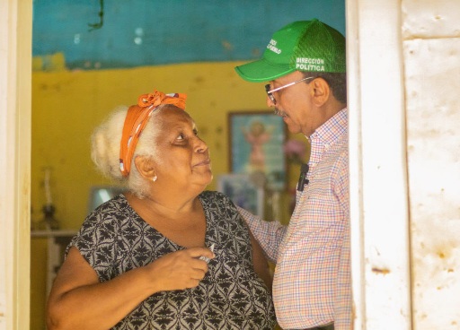 Hablando con señora