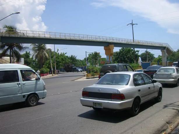 Av. Luis Amiama Tio