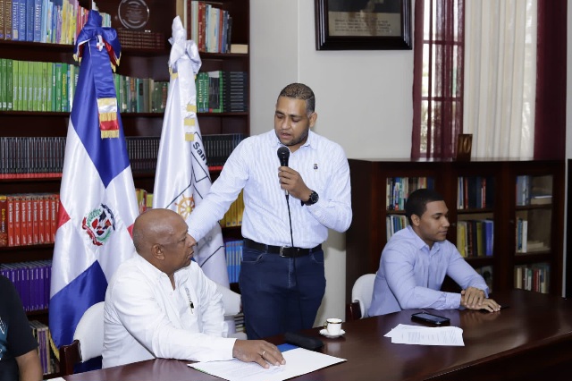 Rafa hablando escuela choferesjpg